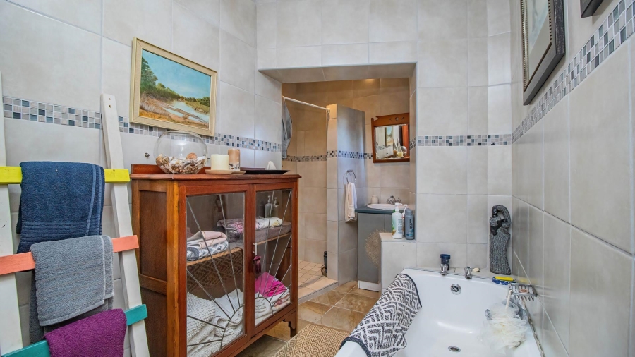5 Bedroom Property for Sale in Fraaiuitsig Western Cape